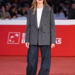 Blazer grigio a 50 anni, 40, 30, 20, 60: come abbinare | iO Donna