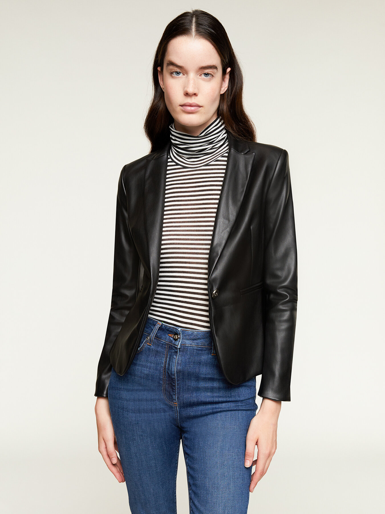 blazer-pelle-donna-451yxg-1.jpg Blazer monopetto effetto pelle - immagine 1