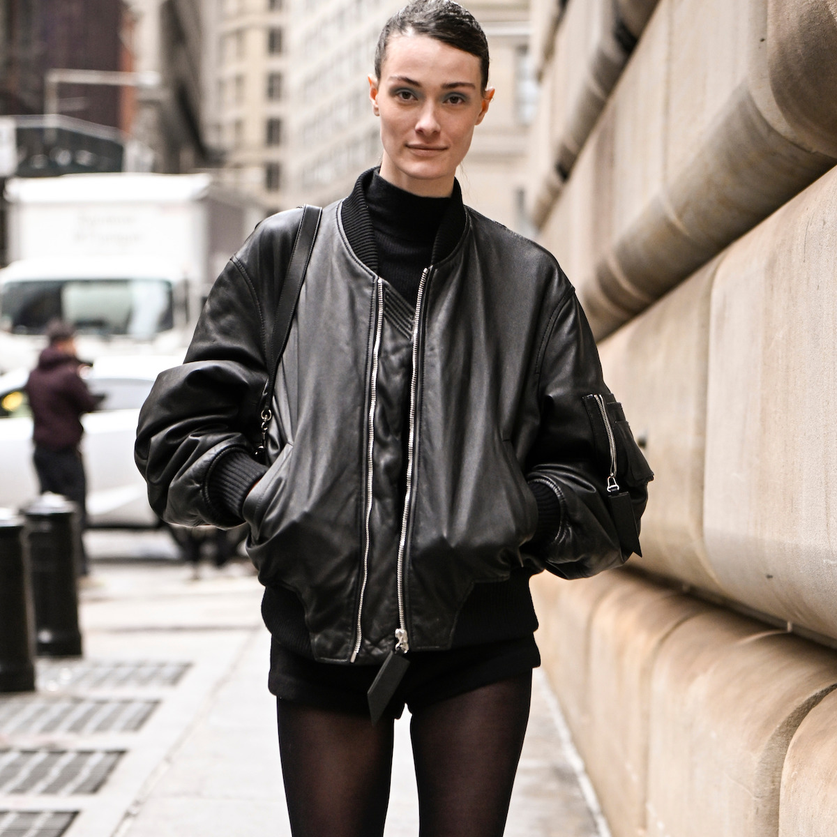 bomber-nero-donna-818xpv-1.jpg Giacca Bomber Nero Donna Bomber Oversize Di Pelle: Idee Outfit E Modelli Amica - immagine 1