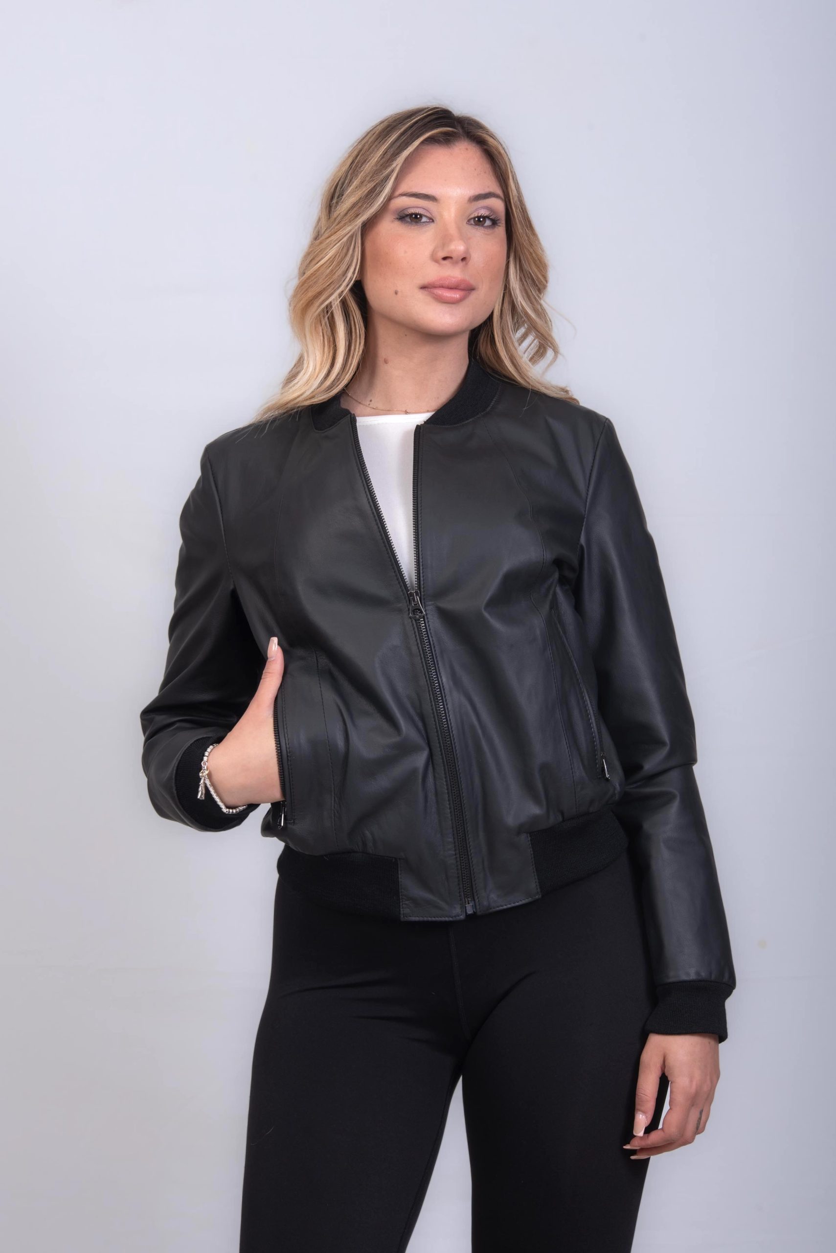 bomber-nero-donna-991jiv-1.jpg BOMBER DONNA IN PELLE NERO | GASC Couture - immagine 1