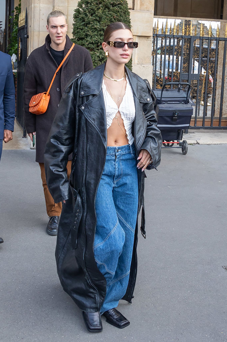 Celebrity Sightings In Paris - March 5th, 2022 Chiodo pelle giacca donna oversize primavera 2022 | Amica - immagine 1