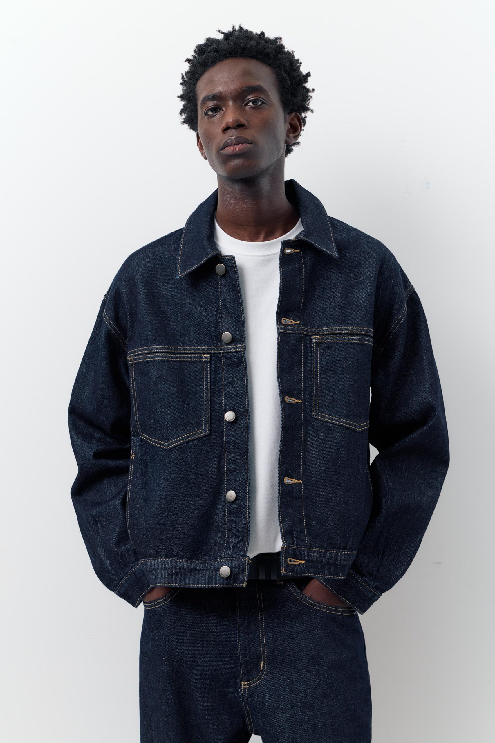giacca-di-jeans-630wjo-1.jpg Giacca di jeans trucker | Pull&Bear Italy - immagine 1