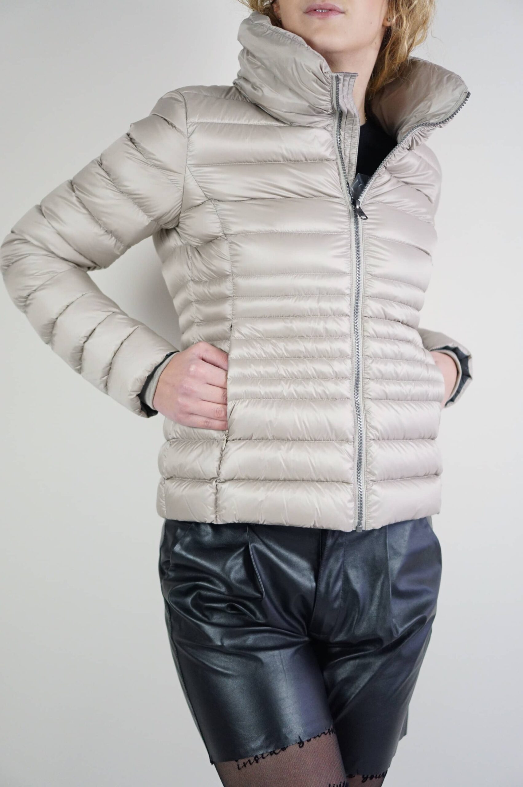 giubbotti-colmar-donna-060rlw-1.jpg Piumino beige toast collo alto | Colmar Reboot Store | Outlet online - immagine 1