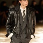 Miglior giubbotto di pelle uomo, le 12 giacche più belle del 2025 per spaziare dal chiodo alla varsity | GQ Italia