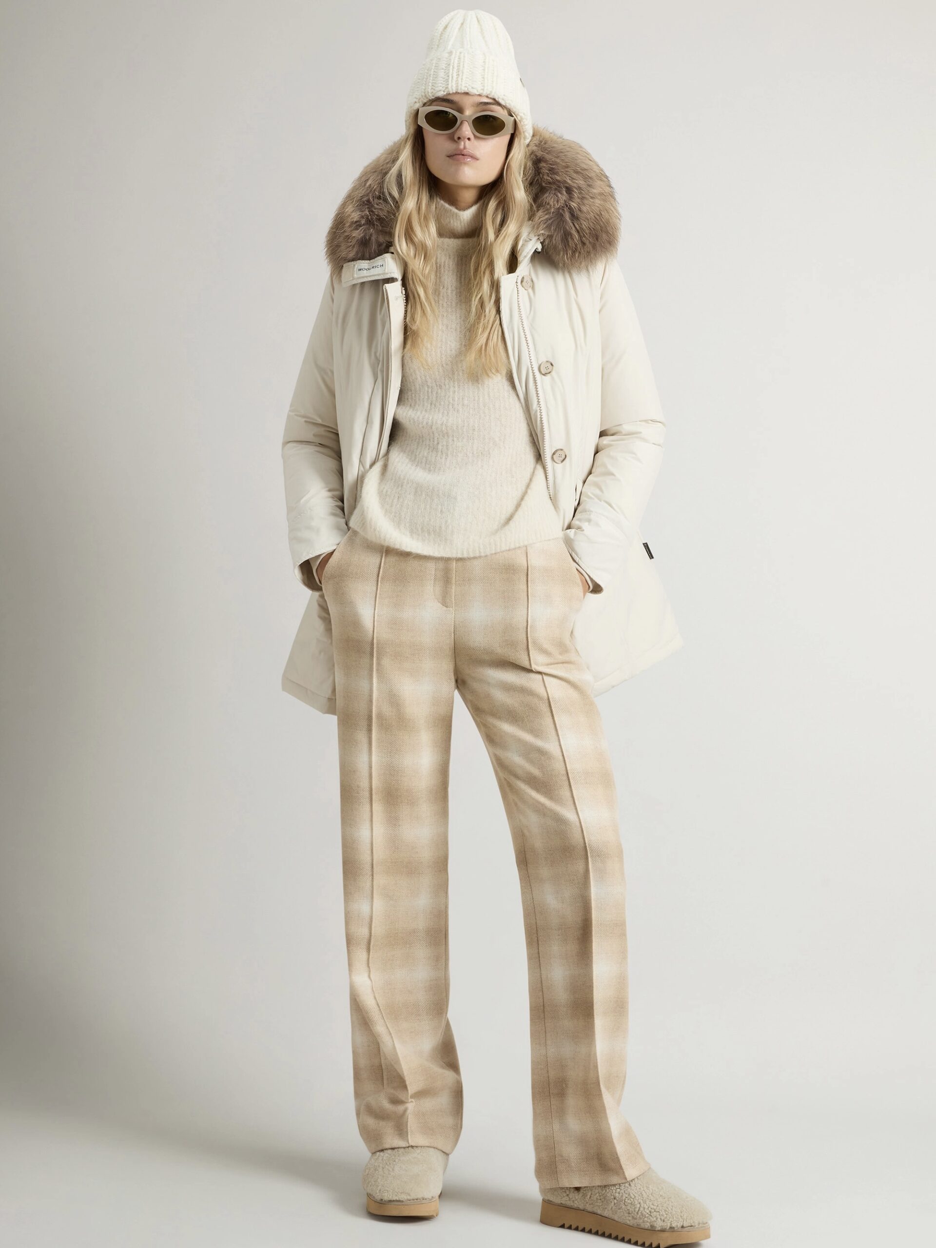 giubbotto-woolrich-donna-393zku-1.jpg Arctic Parka Luxury Milky Cream in Urban Touch Woolrich Donna 31 Corso Porta Luce - immagine 1